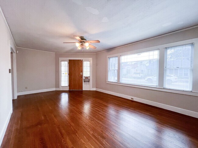 Building Photo - Cozy East Sacramento Home