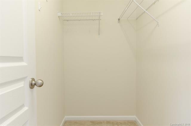 Foto del edificio - "Charming 3-Bed Oasis with Granite Accents & Pool Retreat in Belmont!"