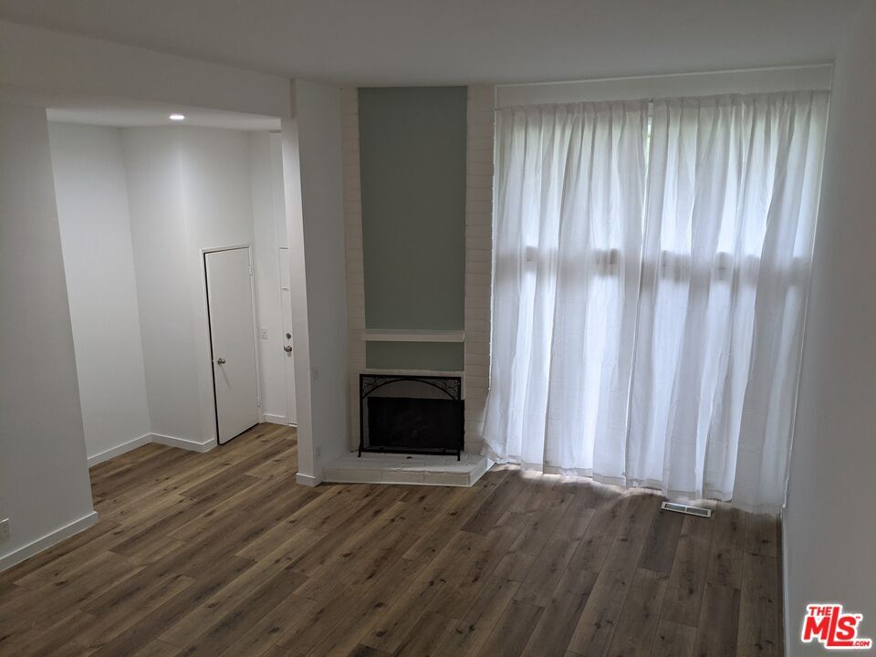 Primary Photo - 1660 Palisades Dr