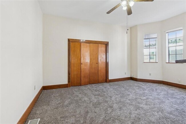 Foto del edificio - 2229 Napoleon Ave