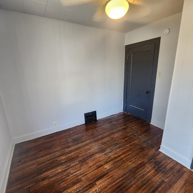 Building Photo - 603 Harmon St