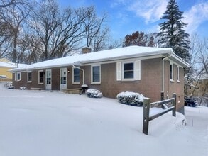 Building Photo - 28 Ridgewood St