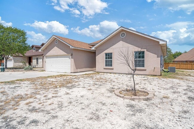 Building Photo - 103 Spike Run