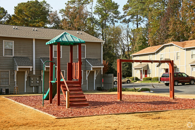 Área de juegos - Brookhaven Townhomes