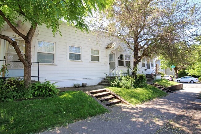 Building Photo - 2200 SE Ivon St