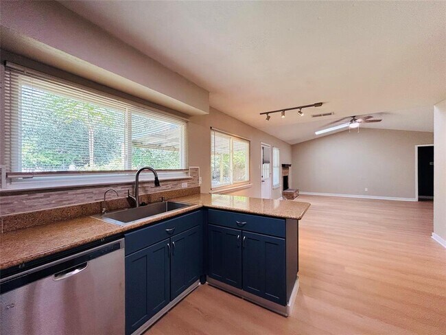 Foto del edificio - 2608 Cypress Ln