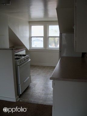 Building Photo - 917 Haines Ave