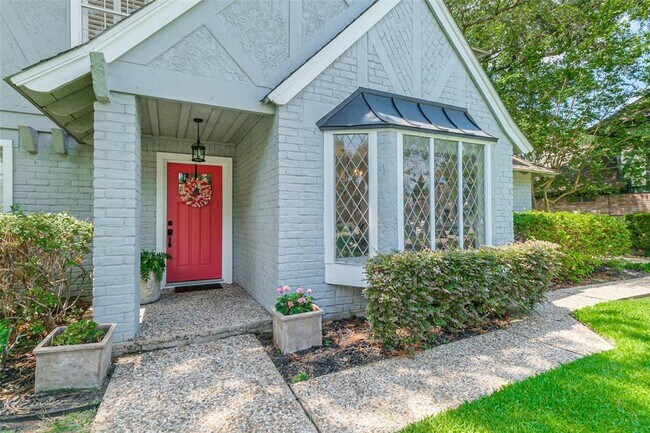 Building Photo - 11003 Holly Springs Dr