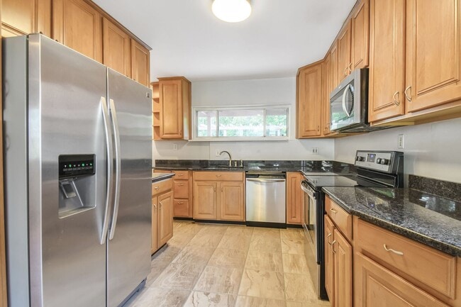 Building Photo - Charming Rambler - Close to Downtown Silve...