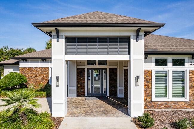 2570 Ann Rou Rd Tavares, FL 32778 - Atwater Apartments