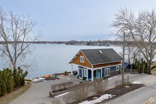 Lakeside cabin style home on Whitmore Lake.