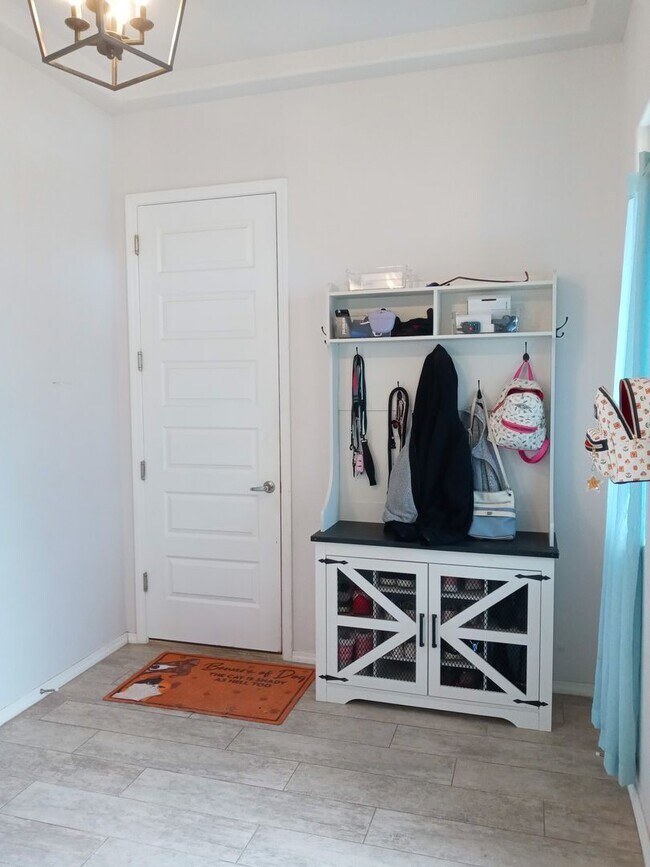 Foto del edificio - FOUR BEDROOM-SINGLE STORY-RIO RANCHO