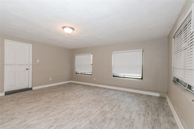 Foto del edificio - 445 NE 20th St