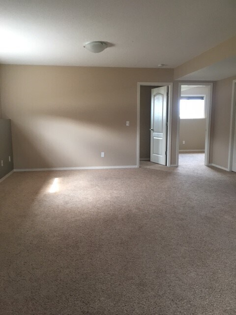 Photo du bâtiment - 4 Bed 2 Bath Unit in Olds, AB