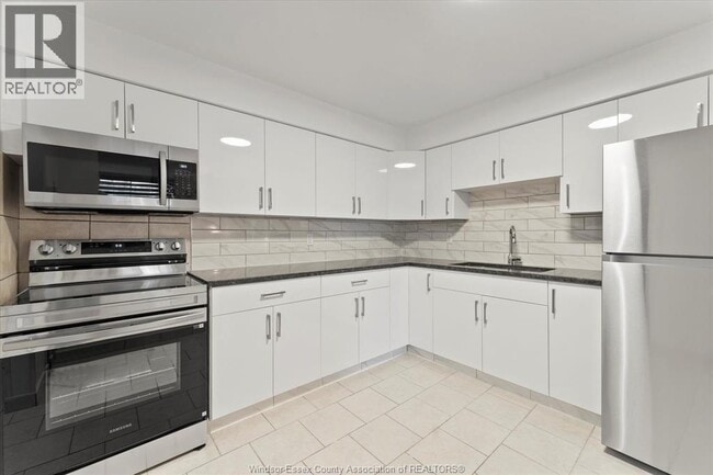 Building Photo - 1160 Howard Ave