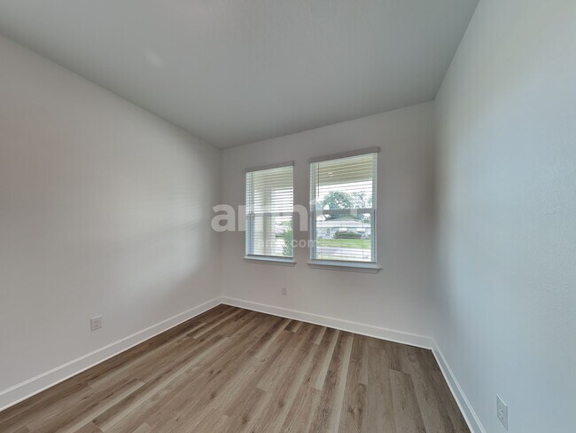 Foto del edificio - 3019 19th Ave W