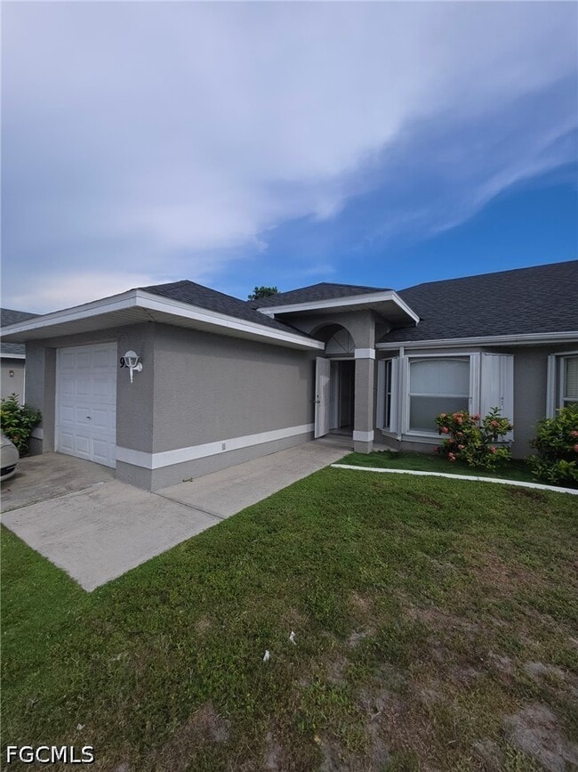 Building Photo - 910 Cape Coral Pkwy W