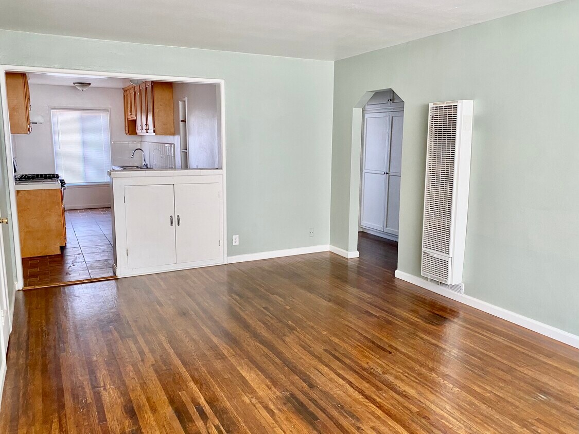 Primary Photo - 3600 W 60th St