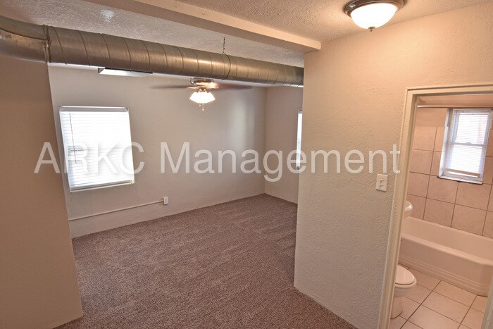 Primary Photo - 629 E Armour Blvd