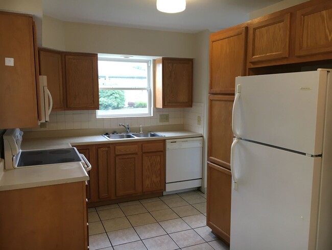 Building Photo - **3-BEDROOM CAPE COD w/ 1-CAR GARAGE IN BE...