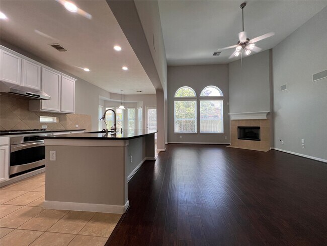Foto del edificio - 6102 City Shores Ln