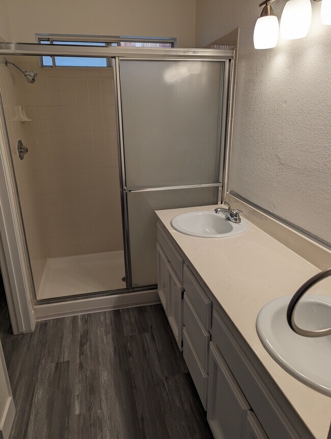 Foto del edificio - 5705 Terrace Dr