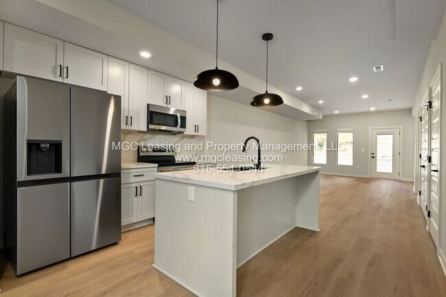 Foto del edificio - Move into Oak Ridge Falls Townhomes - Ask about our September Special!