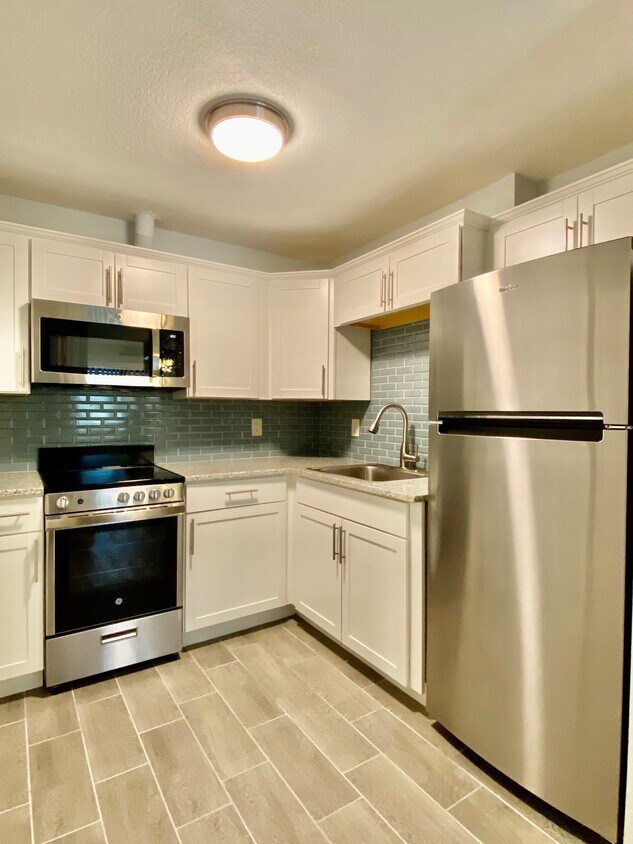 Primary Photo - 12120 De Leon Dr