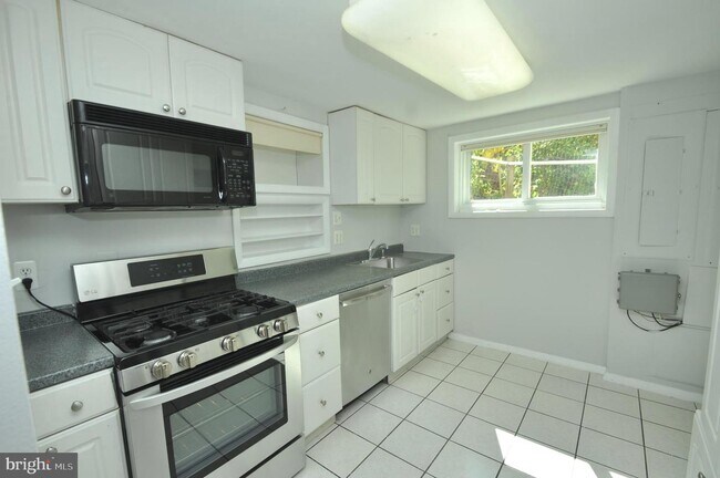 Foto del edificio - 10112 Parkwood Terrace