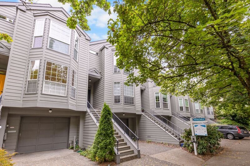 Foto principal - 2736 NW Upshur St