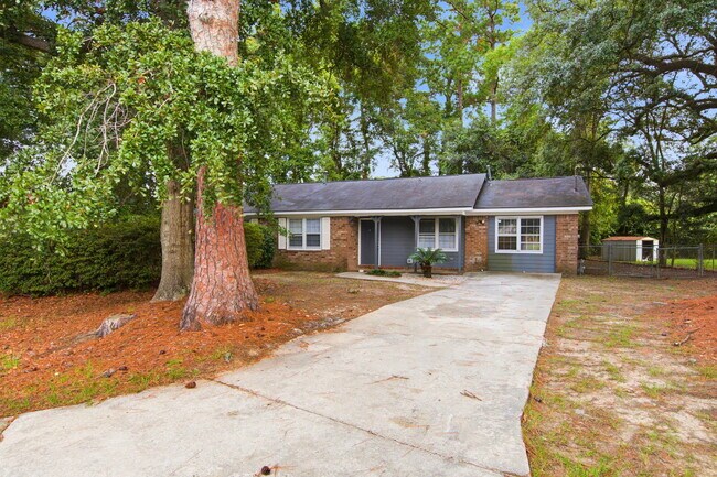 Building Photo - 1860 Piper Dr