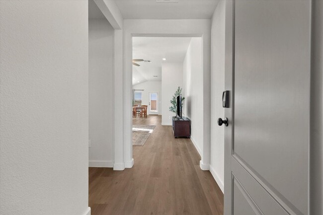 Building Photo - 2156 Langford Ave