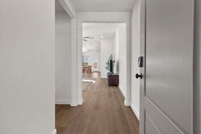 Foto del edificio - 2156 Langford Ave
