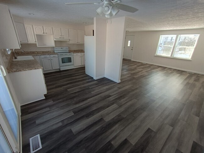 Planta principal - 904 Leslie Ct