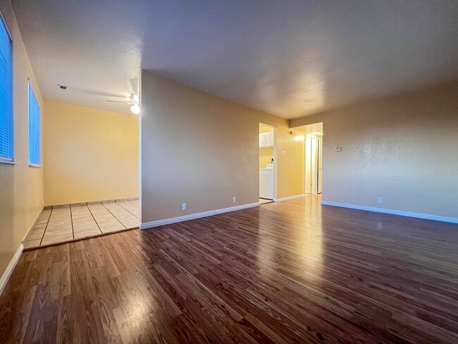 Foto del edificio - 768 N Redwood Rd