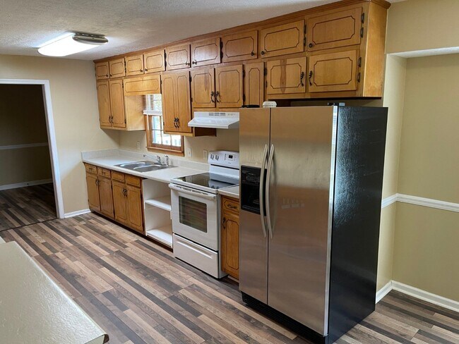 Foto del edificio - 3 beds, 2 baths, Large lot! Private locati...