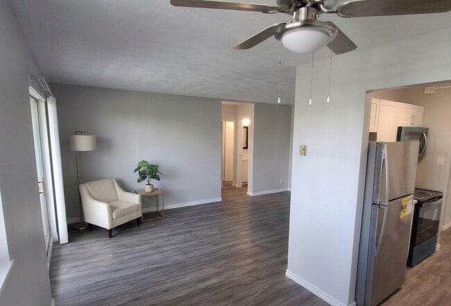 Building Photo - Pinegrove Apartments