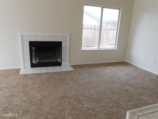 Building Photo - 3 br, 2 bath House - 625 Sandown St