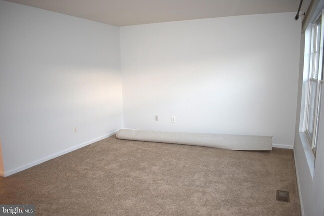 Building Photo - 203 Kadies Ln