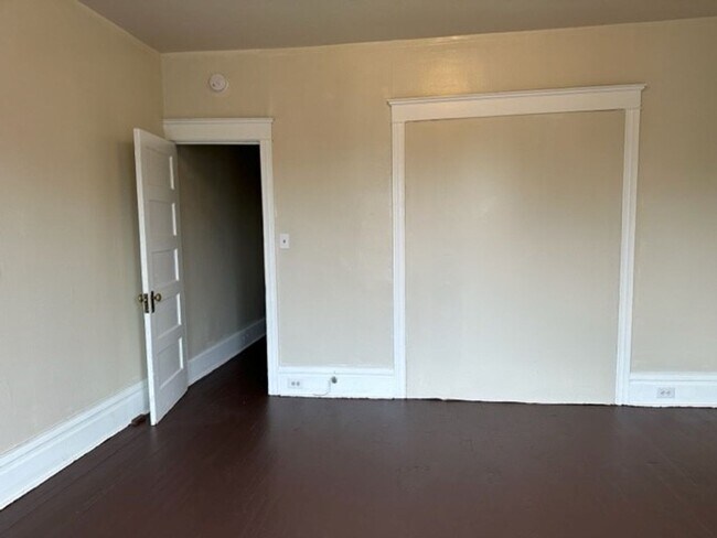 Building Photo - 2426 N 6th St