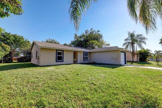Building Photo - 1709 SE Aires Ln