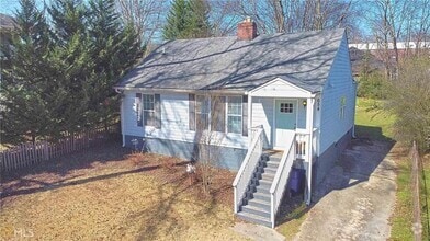 Building Photo - 654 Schuyler Ave SE