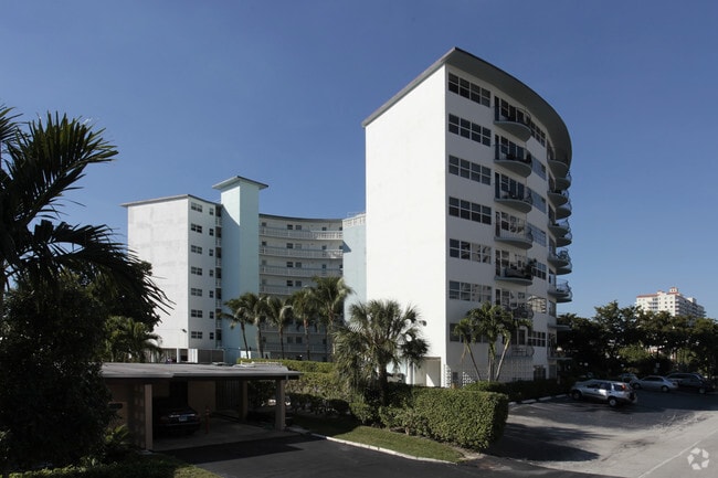 Building Photo - Le Cercle Condominiums