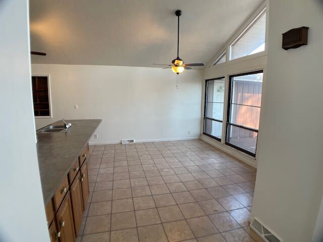Building Photo - Duplex in Peoria Heights - River View