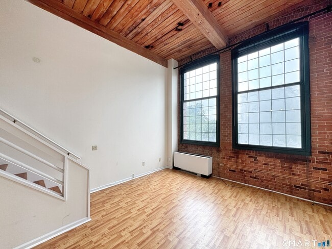 Building Photo - 25 Grand St
