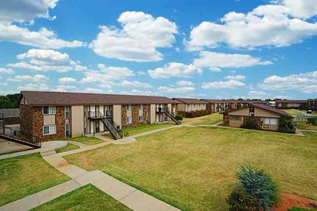 Photo - 921 NE 12th St (Moore, OK)