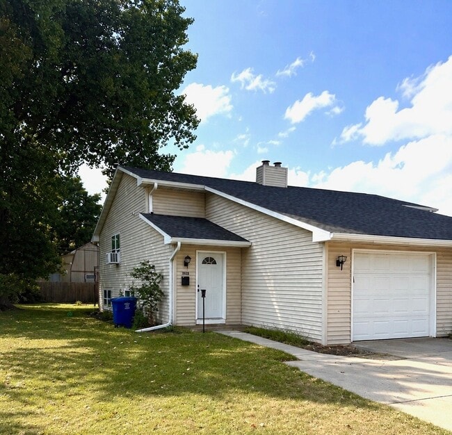 Building Photo - 1315 N Platten St