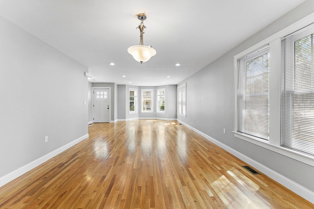 Foto principal - 87 Thetford Ave