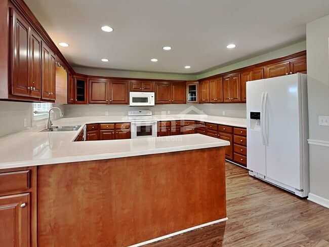Building Photo - 217 Hickory Trl