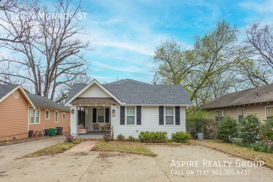 Primary Photo - Hillcrest Executive Home with 4 Bedrooms